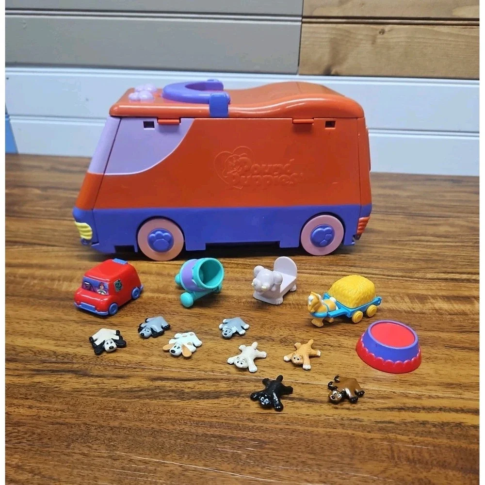 Vtg  1995 Pound Puppies Super Pound Van Deluxe Playset by Galoob - 90% Complete